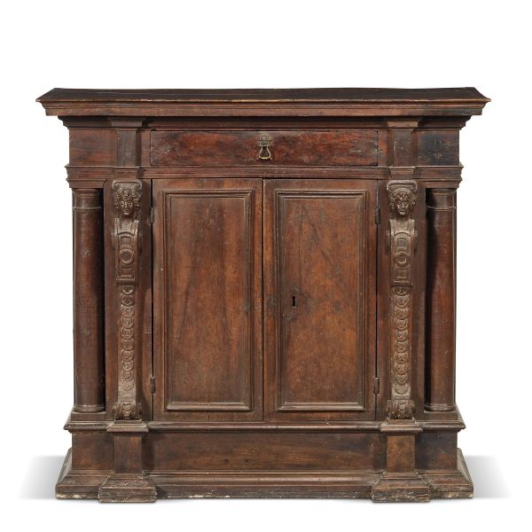 A SMALL TUSCAN SIDEBOARD, EARLY 16TH CENTURY