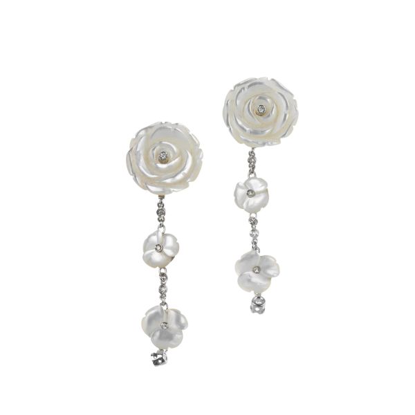 MOTHER OF PEARL DROP EARRINGS IN 18KT WHITE GOLD