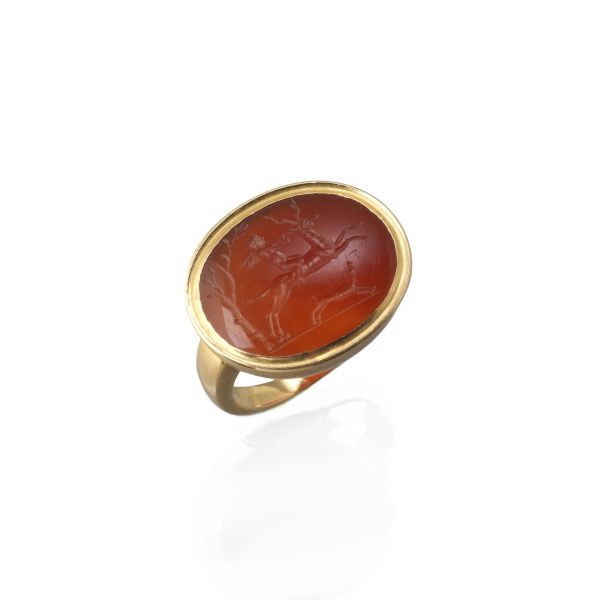 ENGRAVED CARNELIAN RING IN 18KT YELLOW GOLD