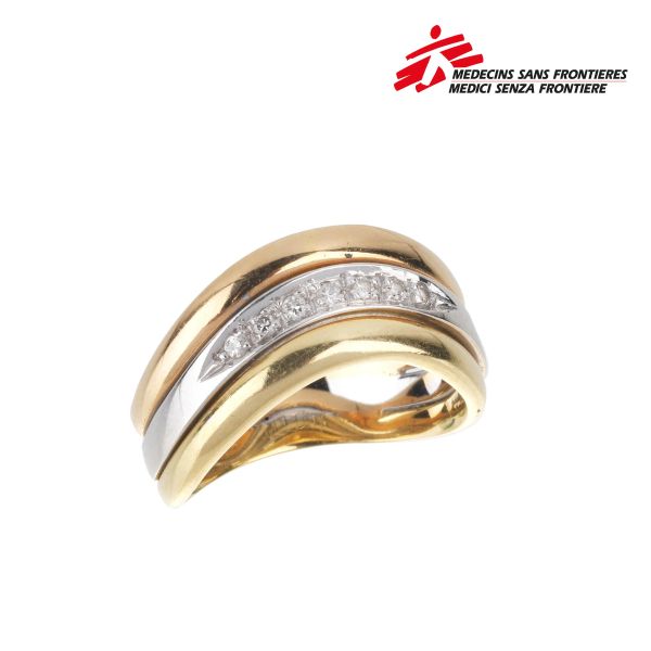WAVY BAND DIAMOND RING IN 18KT THREE TONE GOLD