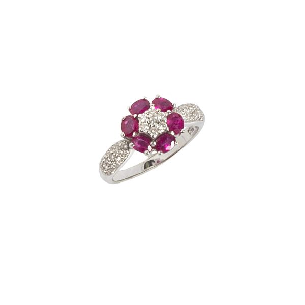 



FLORAL RUBY AND DIAMOND RING IN 18KT WHITE GOLD