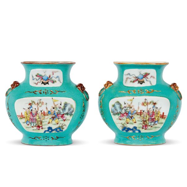 



PAIR OF WALL VASES, CHINA, QING DYNASTY, 19TH&ndash;20TH CENTURY