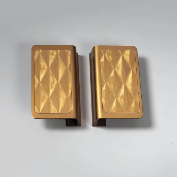



TWO HANDLES 