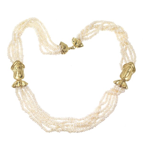 LONG FRESHWATER PEARL NECKLACE IN 18KT YELLOW GOLD