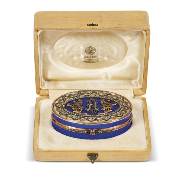A LARGE RUSSIAN SNUFFBOX, EARLY 20TH CENTURY