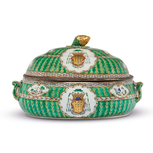 



ZUPPIERA CON COPERCHIO ARMORIATA, CINA, DINASTIA QING, SEC. XVIII