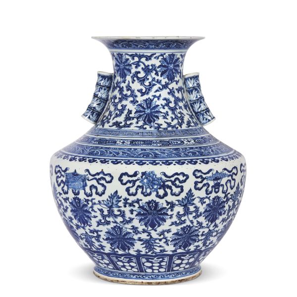 A VASE, CHINA, QING DYNASTY, 19TH        CENTURY