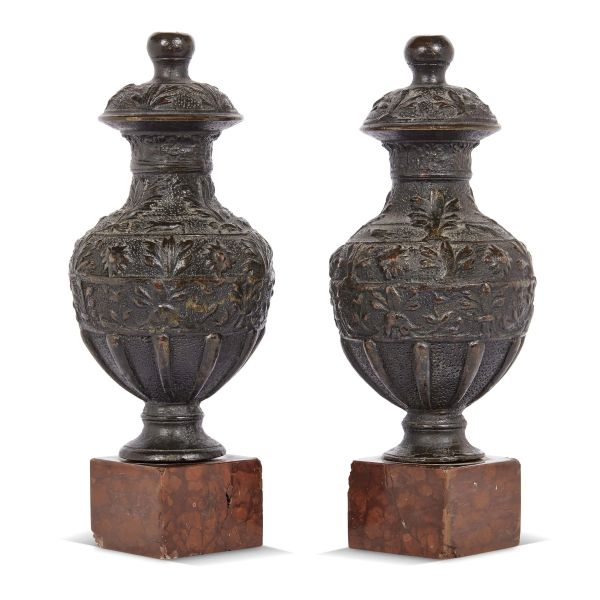 A PAIR OF TUSCAN VASES, 18TH CENTURY