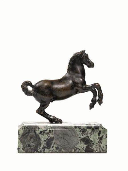  Bronzetto, sec. XVIII,  cavallo rampante, alt. cm 13,5, poggiante su base   