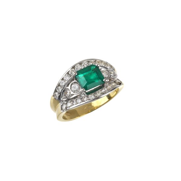 EMERALD AND DIAMOND RING IN 18KT TWO TONE GOLD