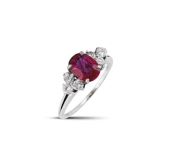 BURMESE RUBY AND DIAMOND RING IN 18KT WHITE GOLD