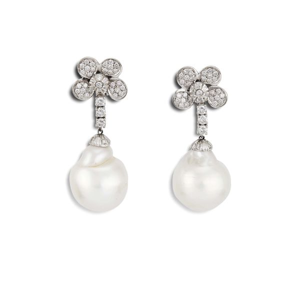 



SOUTH SEA PEARL AND DIAMOND DROP EARRINGS IN 18KT WHITE GOLD