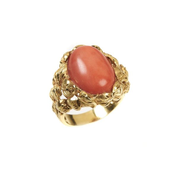 



CORAL RING IN YELLOW GOLD