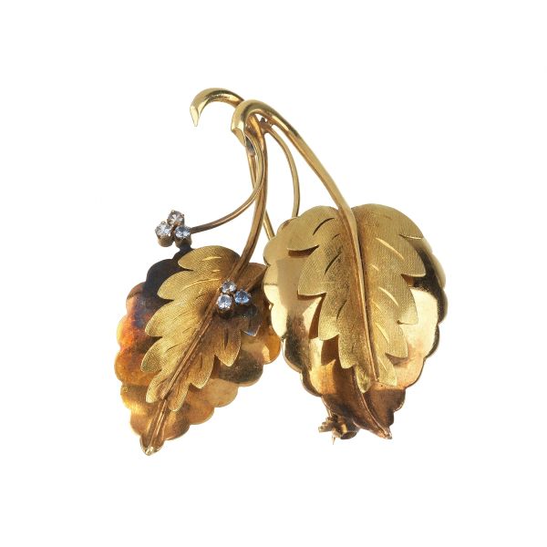 LEAF-SHAPED BROOCH IN 18KT YELLOW GOLD