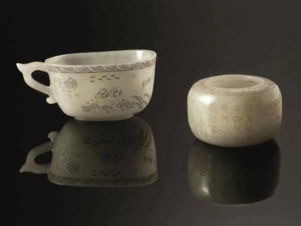 Un lava pennelli e un versatoio, Cina inizi sec. XX, in giada celadon, entrambi incisi con paesaggi e scritte poetiche, cm 3x5.5 e 4x9 (2)