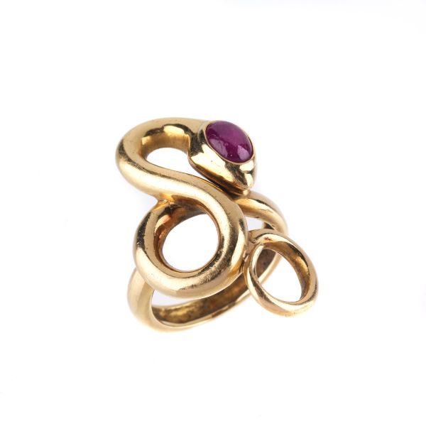 SNAKE-SHAPED RUBY RING IN 18KT YELLOW GOLD