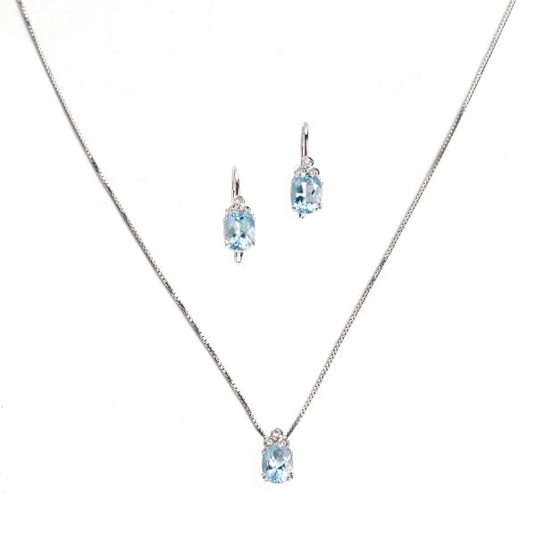 



AQUAMARINE AND DIAMOND DEMI PARURE IN 18KT WHITE GOLD