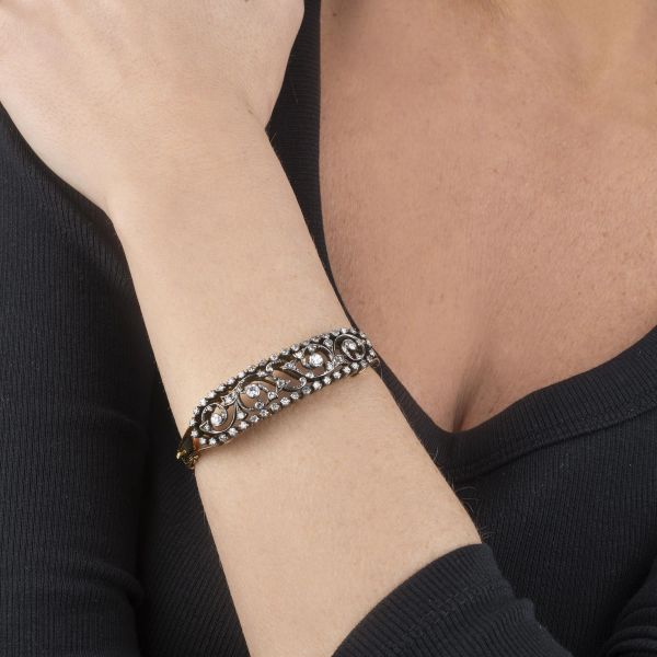 BRACCIALE RIGIDO CON DIAMANTI