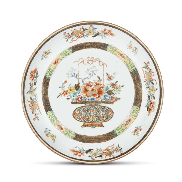 A PLATE, CHINA, QING DYNASTY, DAOGUANG PERIOD, 1821-1850