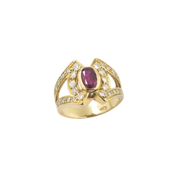 



RUBY AND DIAMOND RING IN 18KT YELLOW GOLD