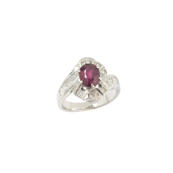 



RUBY AND DIAMOND CONTRARIE RING IN 18KT WHITE GOLD