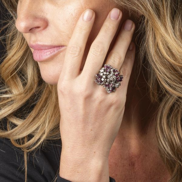 GRANDE ANELLO CON RUBINI E DIAMANTI