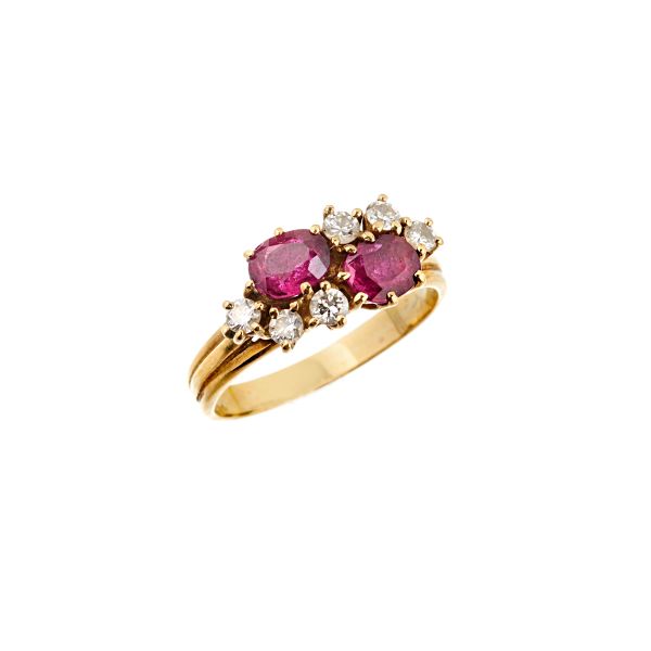 RUBY AND DIAMOND RING IN 18KT YELLOW GOLD