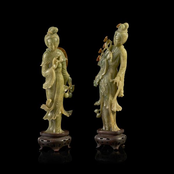 



A PAIR OF GREEN JADEITE FIGURES OF LADIES, CHINA, 20TH CENTURY 