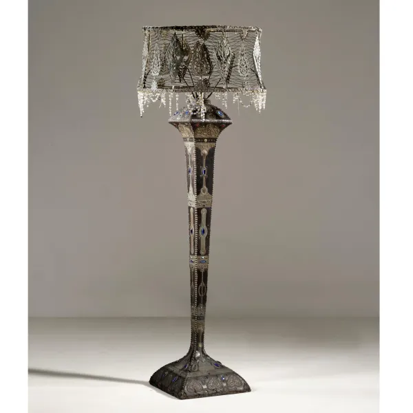 



FLOOR LAMP, WOODEN STRUCTURE, LEATHER UPHOLSTERY 