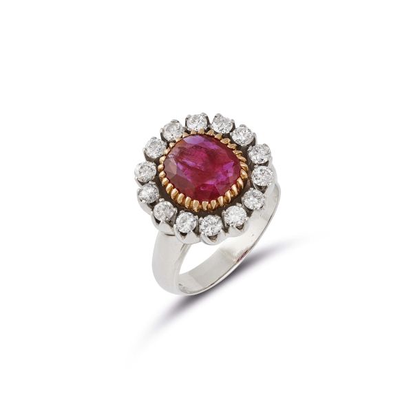 



ANELLO CON RUBINO BIRMANO E DIAMANTI