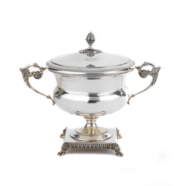 A SILVER CUP WITH LID, FLORENCE, 20TH CENTURY