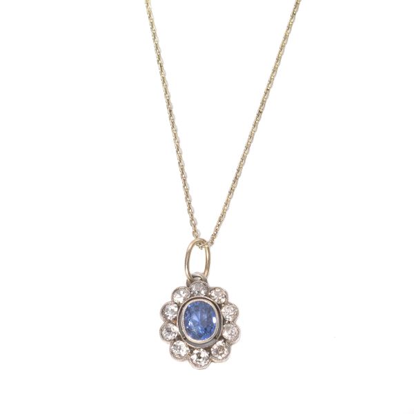 18KT WHITE GOLD NECKLACE WITH A FLOWER SHAPED PENDANT IN SILVER AND GOLD