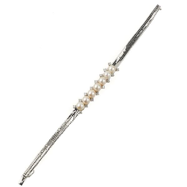 



BRACCIALE CON PERLE E DIAMANTI 