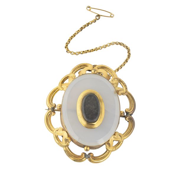 CHALCEDONY RELIQUARY PENDANT IN METAL WITH HAIR