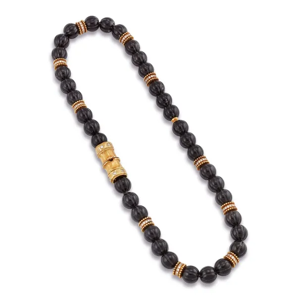 



ONYX AND DIAMOND NECKLACE IN 18KT YELLOW GOLD