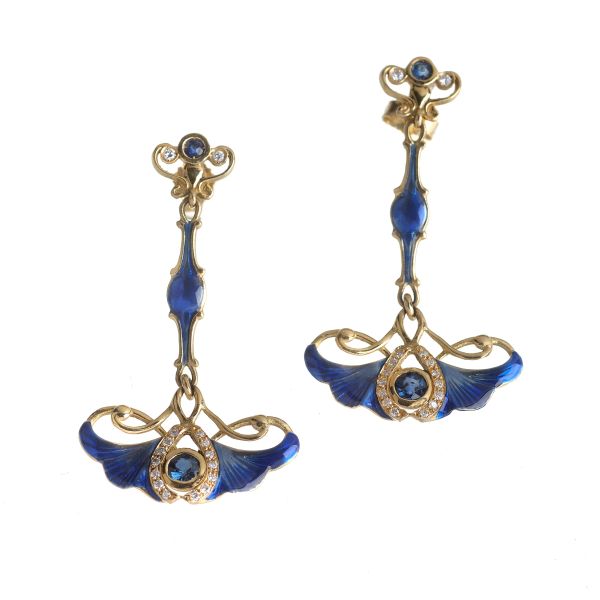 



SAPPHIRE AND DIAMOND DROP EARRINGS IN 18KT YELLOW GOLD