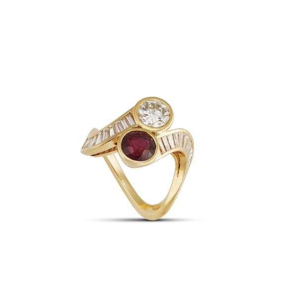 RUBY AND DIAMOND CONTRARIE RING IN 18KT YELLOW GOLD