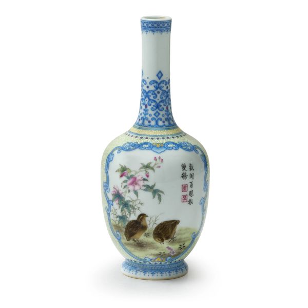 



A FALANGCAI PORCELAIN BOTTLE VASE, CHINA, QING DYNASTY, REPUBLIC PERIOD (1912-1949)