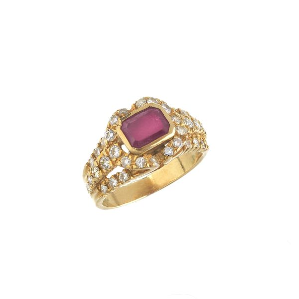 RUBY AND DIAMOND RING IN 18KT YELLOW GOLD