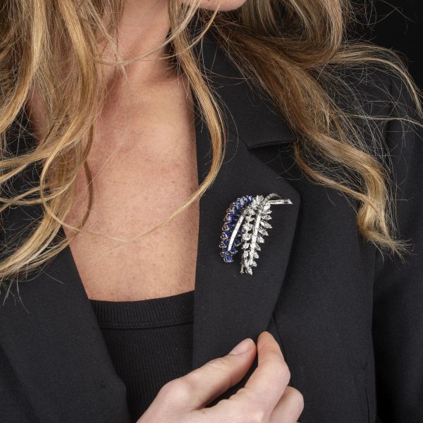 SPILLA A FORMA DI SPIGA CON ZAFFIRI E DIAMANTI