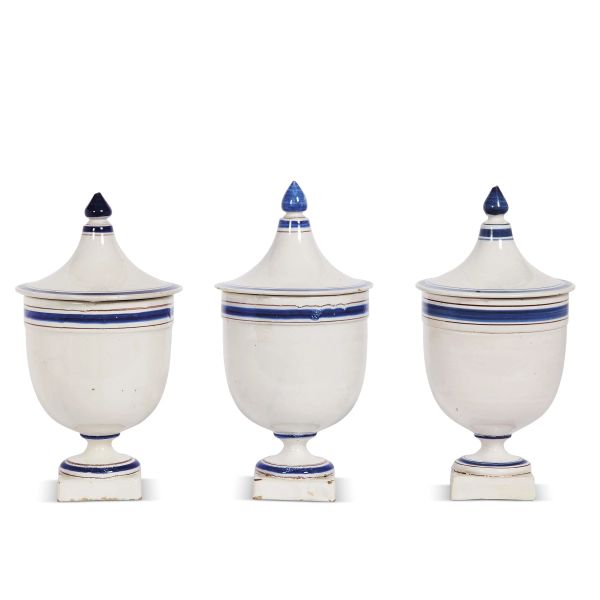 THREE GINORI VASES WITH LIDS, DOCCIA, FIRST HALF 19TH CENTURY