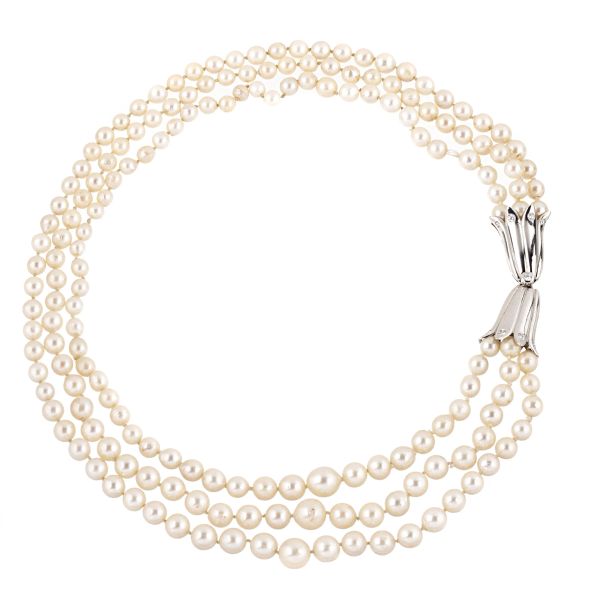 



COLLANA CON PERLE E DIAMANTI
