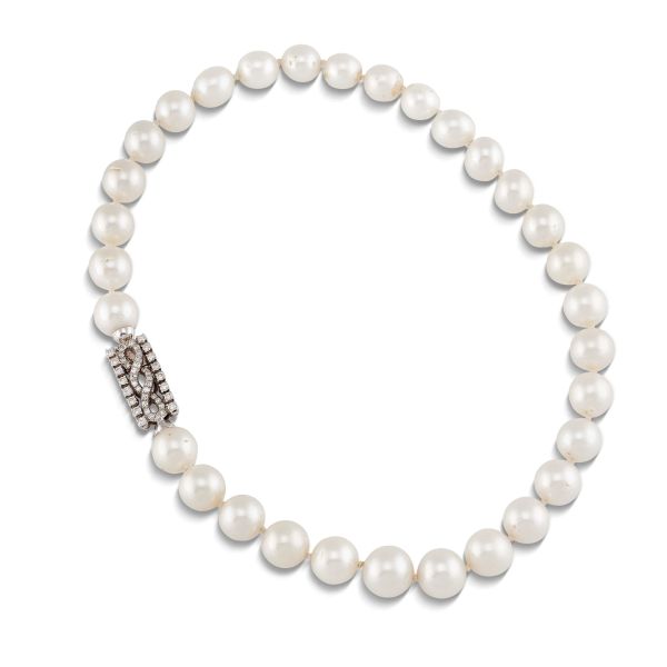 



PEARL NECKLACE IN 18KT WHITE GOLD