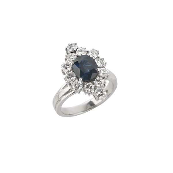 ANELLO CON ZAFFIRO E DIAMANTI