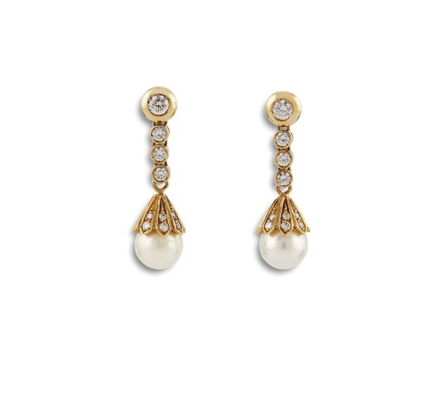 PEARL AND DIAMOND DROP EARRINGS IN 18KT YELLOW GOLD
