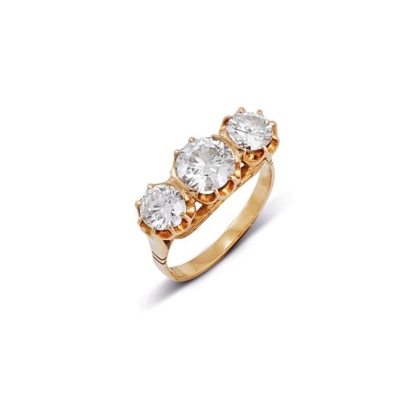 



DIAMOND TRILOGY RING IN 18KT YELLOW GOLD