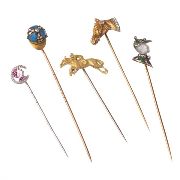 



FIVE EQUESTRIAN PINS IN GOLD