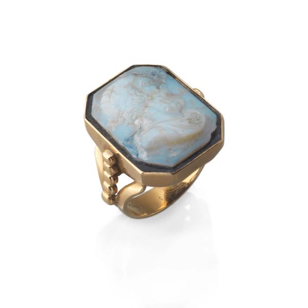 BIG HARD STONE CAMEO RING IN GOLD