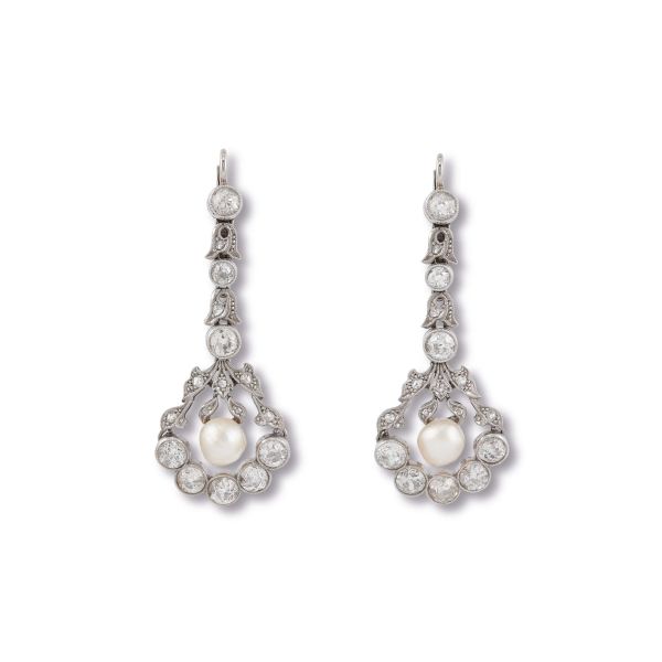 



PEARL AND DIAMOND DROP EARRINGS IN 18KT WHITE GOLD 