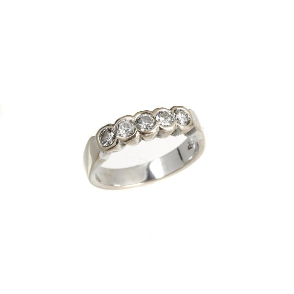 



DIAMOND RING IN 18KT WHITE GOLD